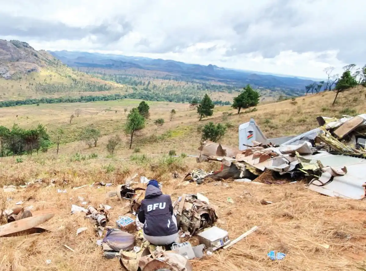 Commission probes plane crash pictures