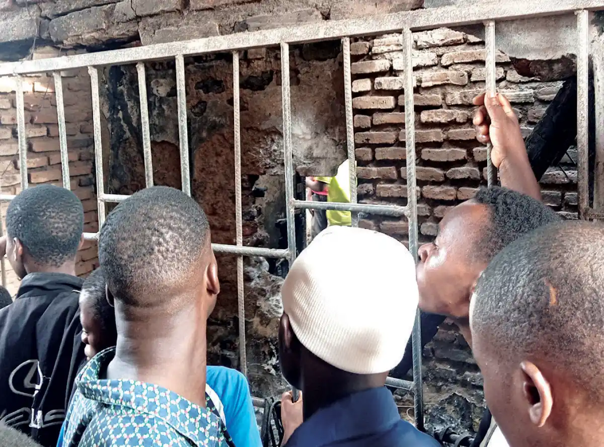 Couple dies in market inferno