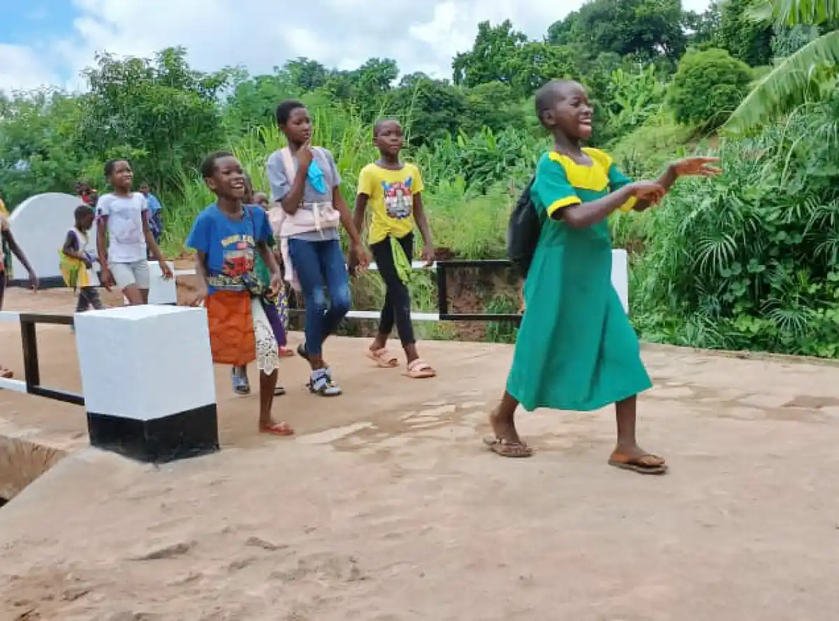 Parliamentary aspirant Walker Jiyani constructs bridge