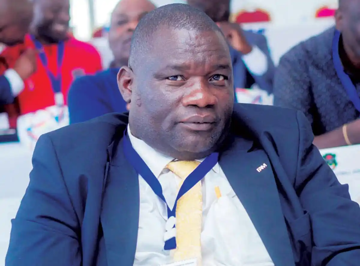 Sulom U-turns on calendar change