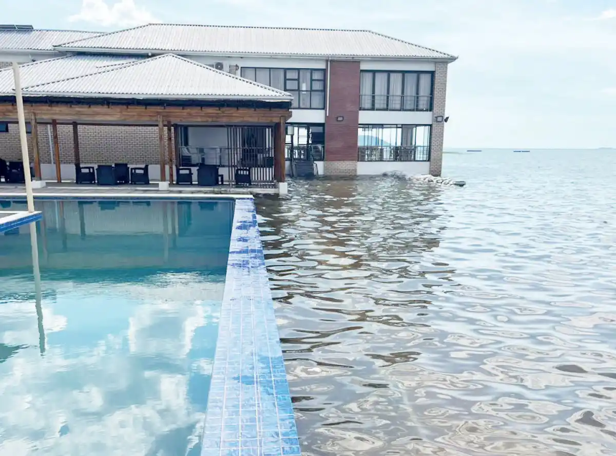 Tourism sector failing to recover from floods