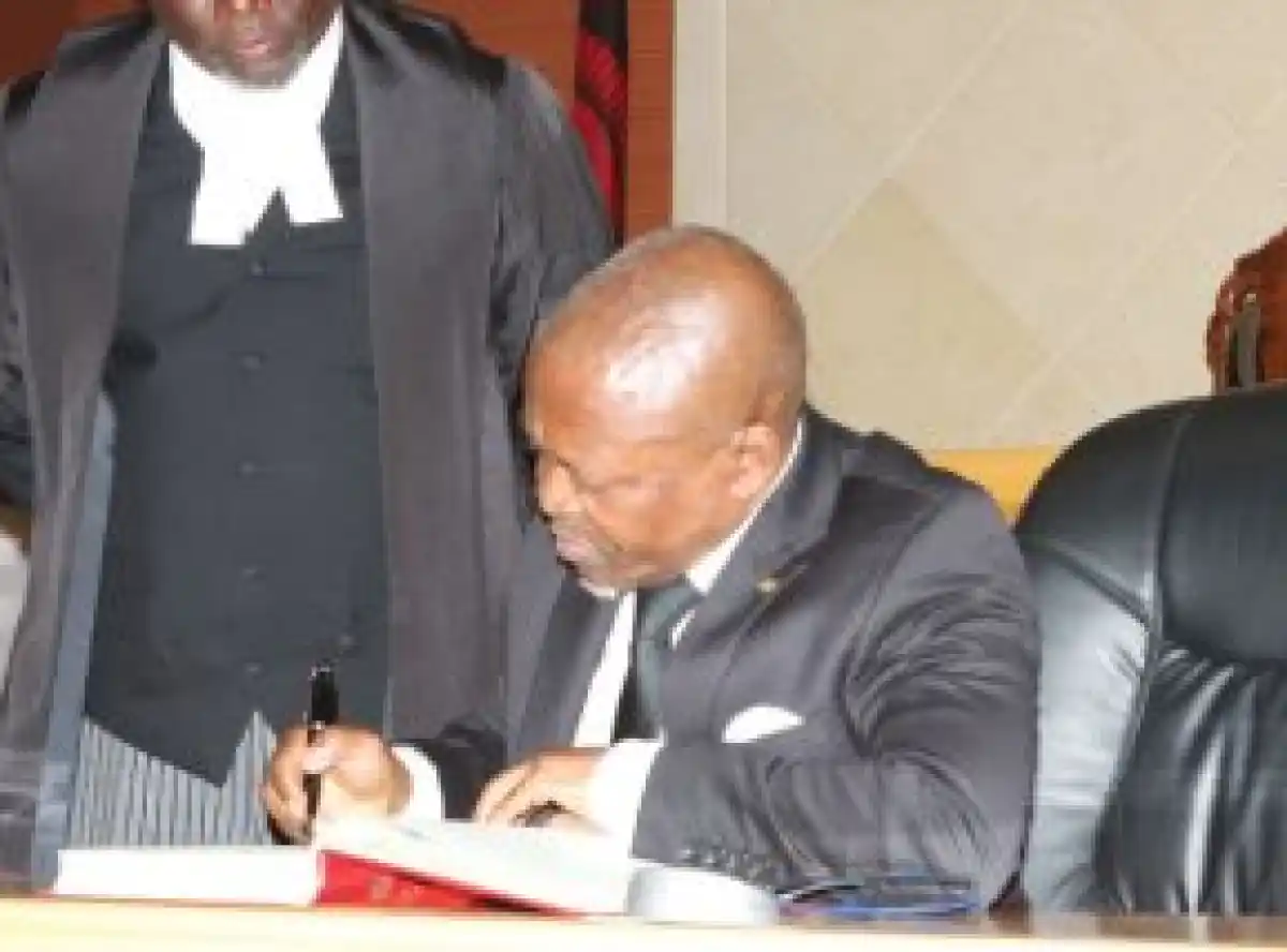 Veep tasked to champion health workers cause