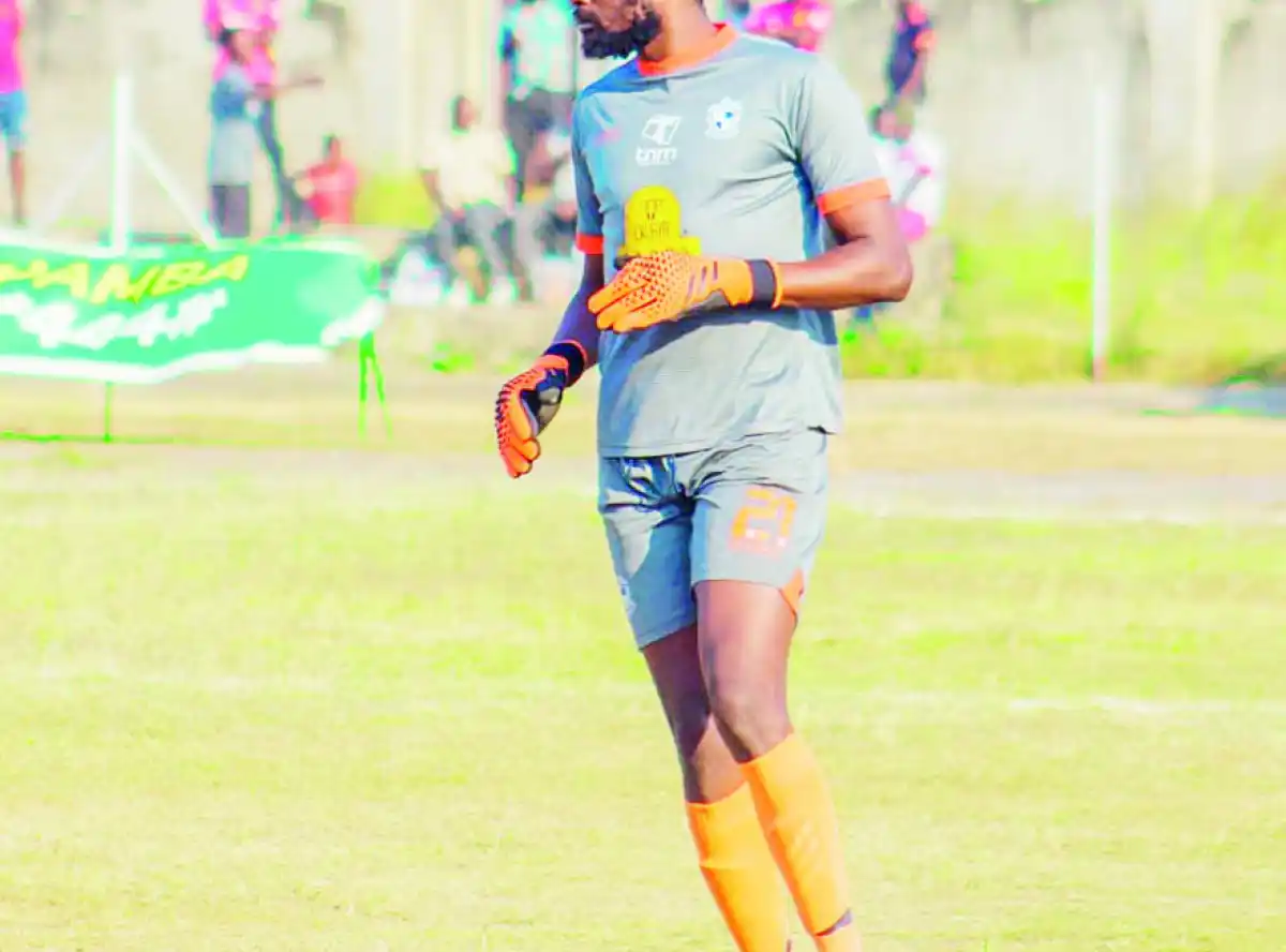 Wanderers, Thole in contract deadlock